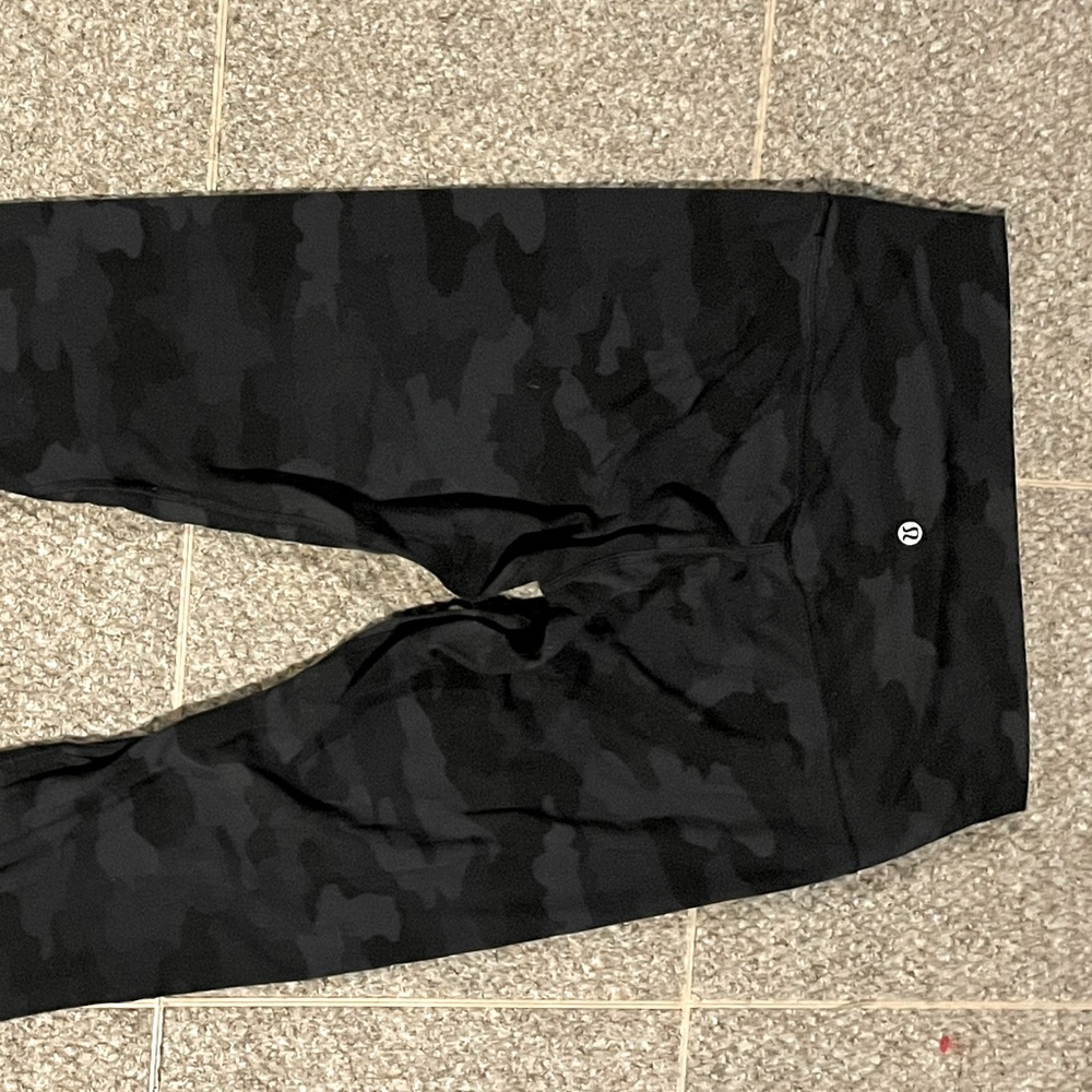 Lululemon size 10 leggings like new in excellent condition